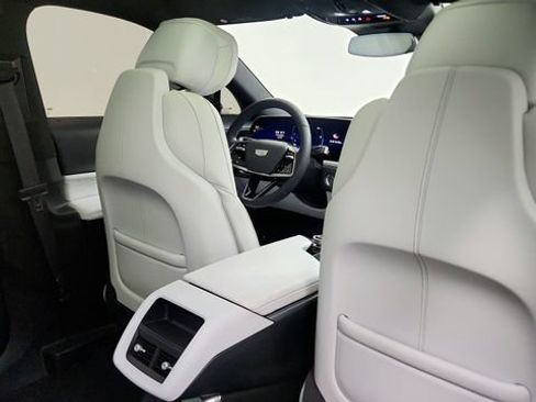 Used 2024 Cadillac Lyriq Luxury AWD/4WD image 43