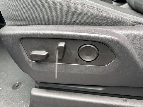 Used 2023 Chevrolet Silverado 1500 Custom image 10