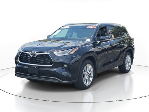 Used 2024 Toyota Highlander Limited AWD/4WD image 3
