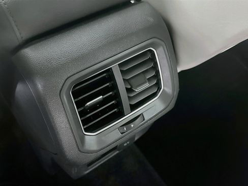 Used 2018 Volkswagen Tiguan SE FWD image 26