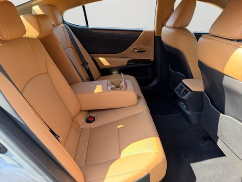 Certified 2024 Lexus ES 350 w/ Premium Package FWD image 9