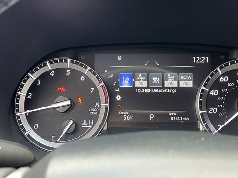 Used 2022 Toyota Highlander XLE image 25