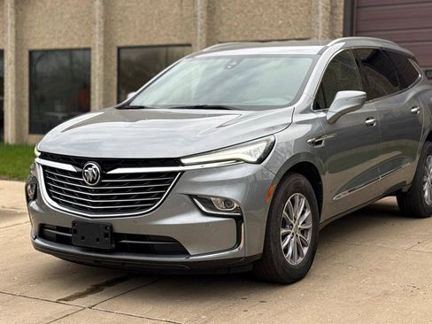 Used 2024 Buick Enclave Premium image 3