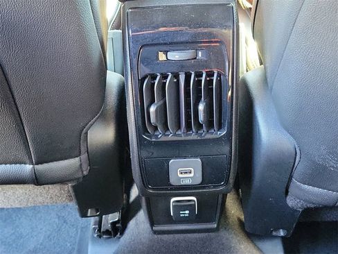 Used 2024 Jeep Compass Latitude image 12