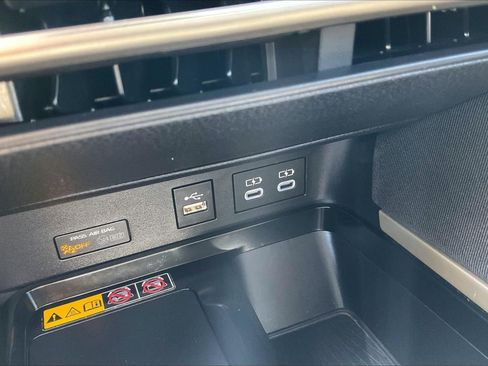 Used 2025 Toyota Camry LE FWD image 31