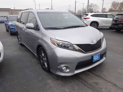 Used 2017 Toyota Sienna SE