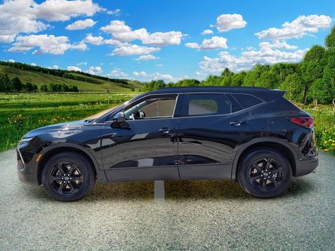 Used 2024 Chevrolet Blazer LT w/ Midnight/Sport Edition FWD image 3
