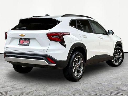 Used 2024 Chevrolet Trax LT FWD image 6