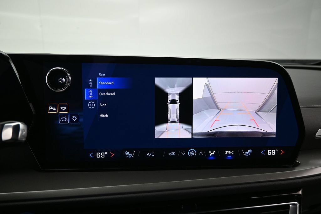 Certified 2026 Chevrolet Traverse LT w/ Driver Confidence Package FWD image 23