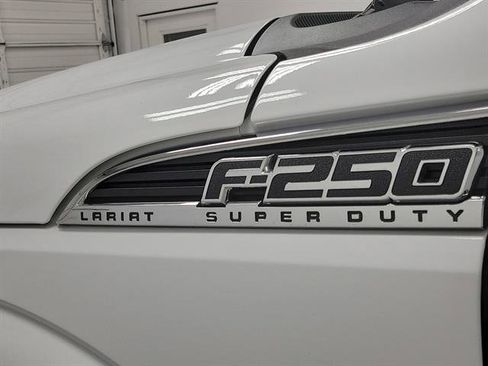 Used 2015 Ford F250 Lariat w/ FX4 Off-Road Package image 6