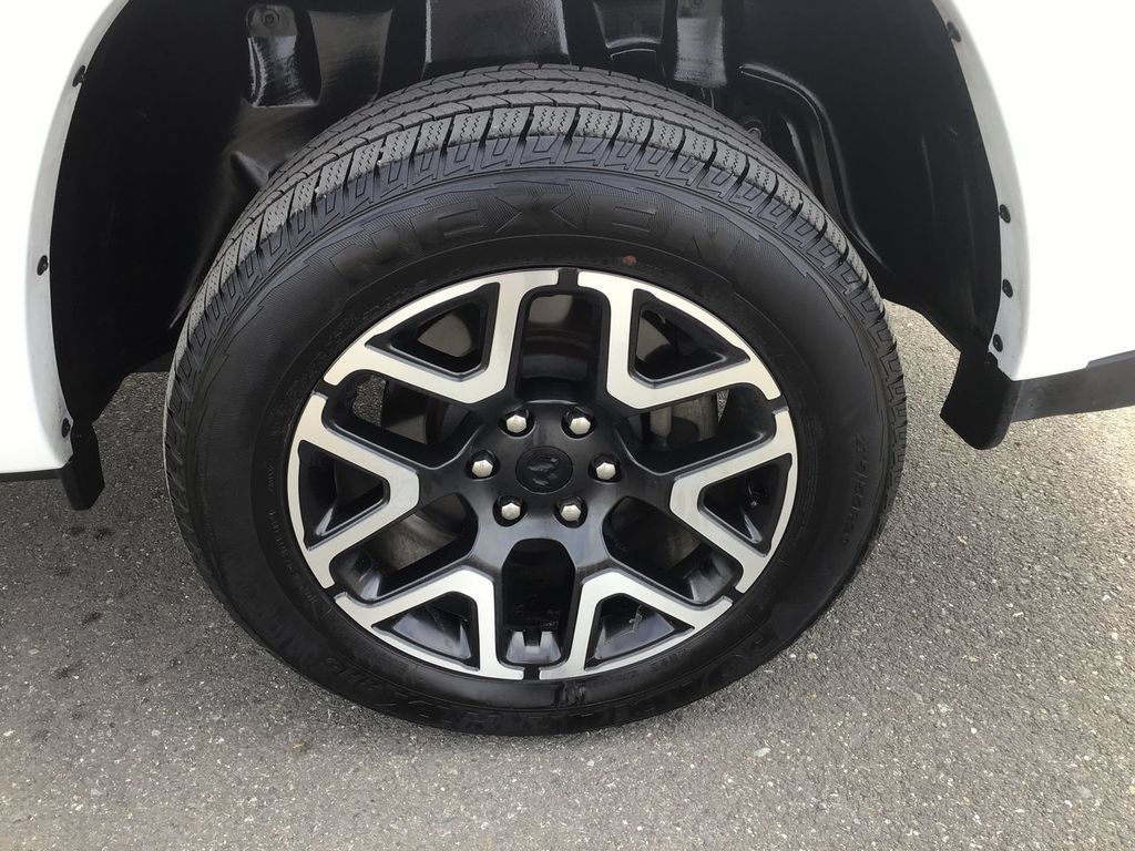 Used 2025 RAM 1500 Laramie AWD/4WD image 10