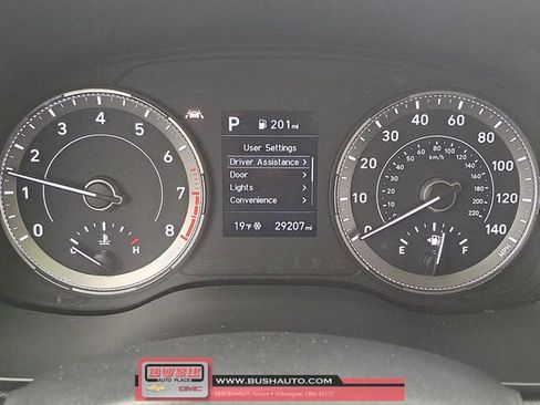 Used 2022 Hyundai Venue Limited image 18