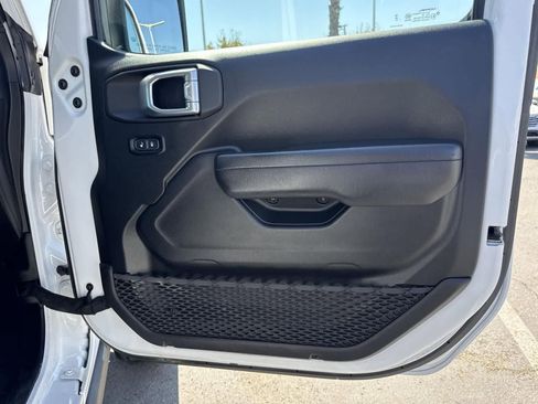 Used 2024 Jeep Wrangler Unlimited Rubicon image 35