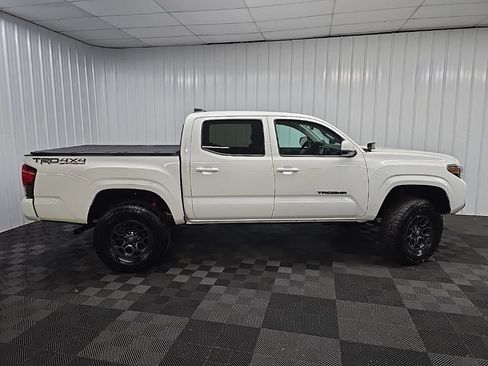Used 2022 Toyota Tacoma SR AWD/4WD image 2