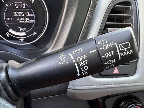 Used 2019 Honda HR-V LX image 24