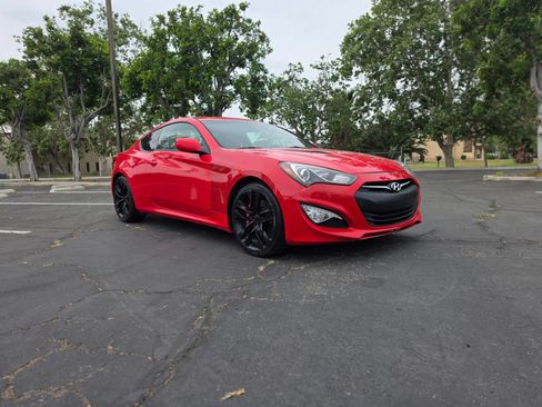 Used 2013 Hyundai Genesis 3.8 RWD image 4
