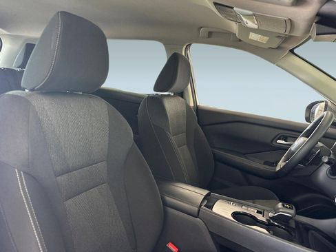 Used 2025 Nissan Rogue SV FWD image 30