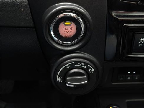Used 2024 Nissan Titan PRO-4X w/ Pro-4x Convenience Package image 21