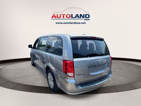 Used 2019 Dodge Grand Caravan SE w/ UConnect Hands-Free Group FWD image 4