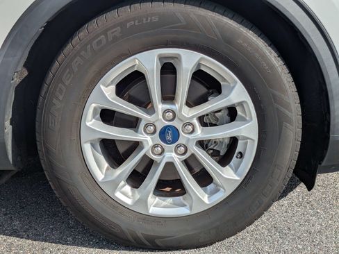 Used 2020 Ford Escape SE FWD image 11