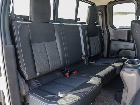 Used 2017 Nissan Titan SV image 17