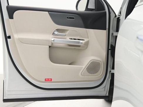 Certified 2022 Mercedes-Benz GLB 250 image 20