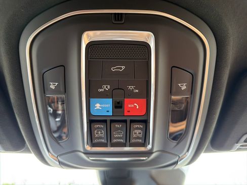 Used 2025 Jeep Grand Cherokee Summit image 43