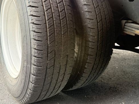 Used 2022 Ford E-350 and Econoline 350 Super Duty image 12