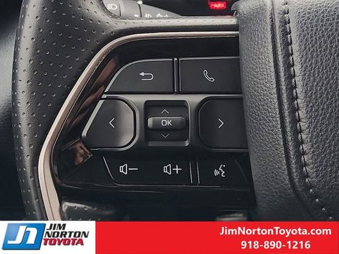 Used 2022 Toyota Tundra SR5 w/ SR5 Convenience Package AWD/4WD image 29