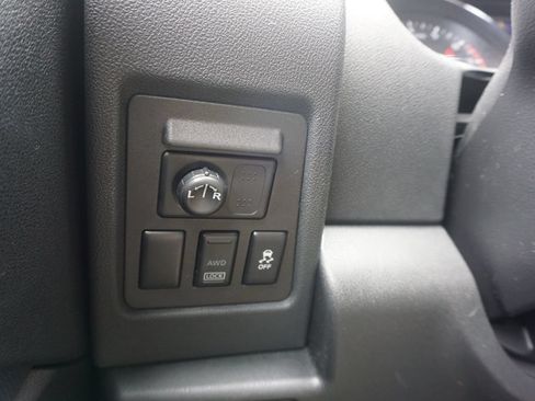 Used 2015 Nissan Rogue S w/ Convenience Package AWD/4WD image 4