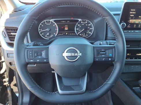 Used 2025 Nissan Rogue SV image 9