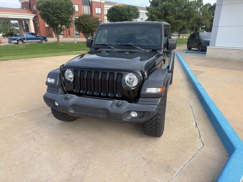 Used 2018 Jeep Wrangler Unlimited Sport S AWD/4WD image 6
