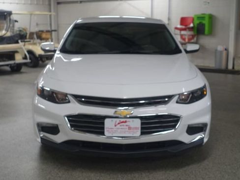 Used 2018 Chevrolet Malibu LT FWD image 2
