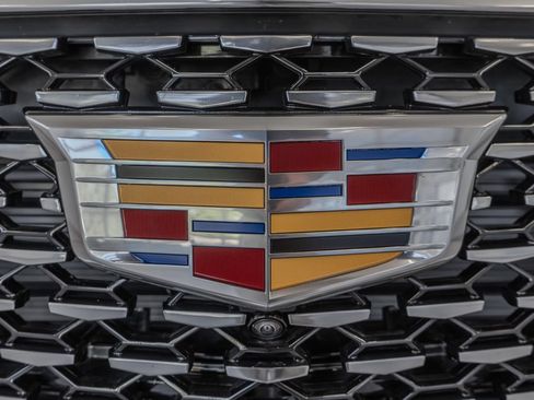 Used 2024 Cadillac Escalade Premium Luxury AWD/4WD image 5
