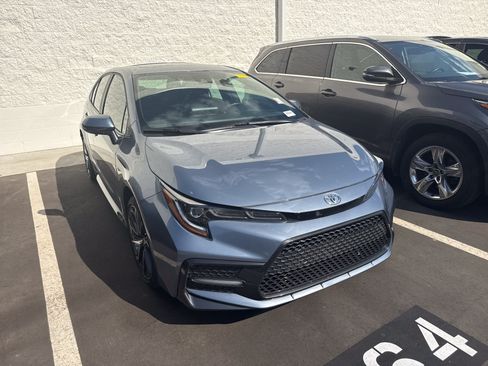 Used 2022 Toyota Corolla SE w/ SE Premium Package FWD image 3