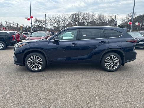 New 2026 Toyota Highlander Platinum AWD/4WD image 4