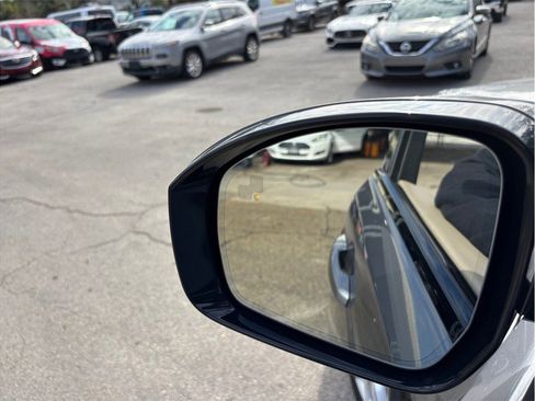 Used 2020 Land Rover Range Rover Sport SE image 20