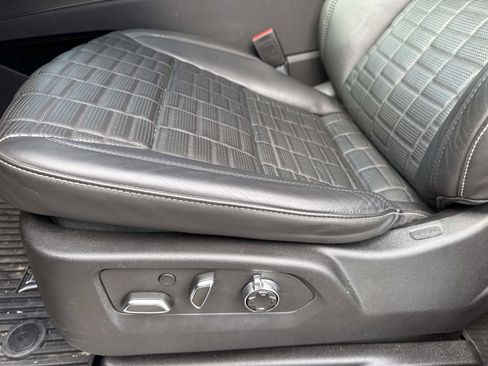 Used 2024 Cadillac Escalade Sport Platinum w/ LPO, ONYX Package image 17