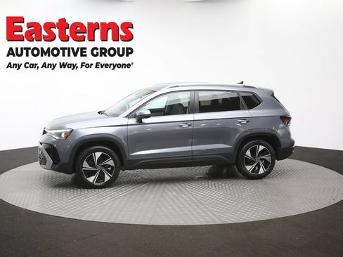 Used 2025 Volkswagen Taos SE AWD/4WD image 57