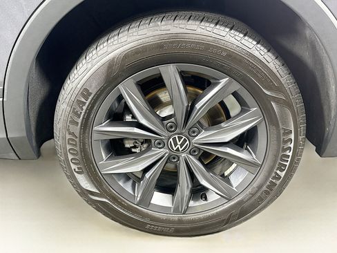 Used 2022 Volkswagen Tiguan SE image 11
