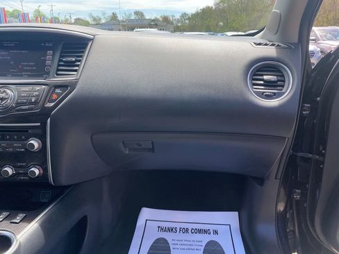 Used 2020 Nissan Pathfinder SL image 29