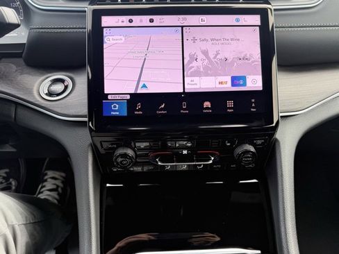 New 2025 Jeep Grand Cherokee L Limited image 24