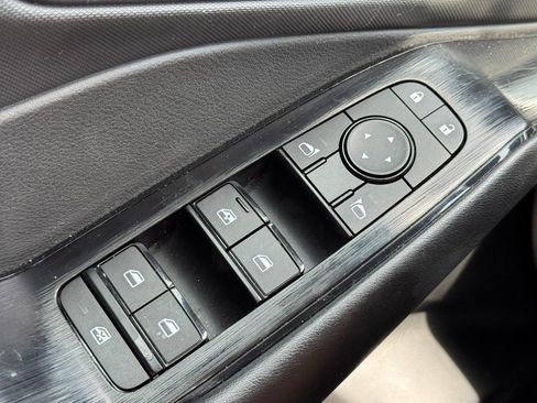 Used 2024 Nissan Rogue S AWD/4WD image 23