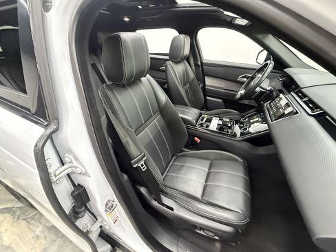 Used 2019 Land Rover Range Rover Velar R-Dynamic SE AWD/4WD image 17