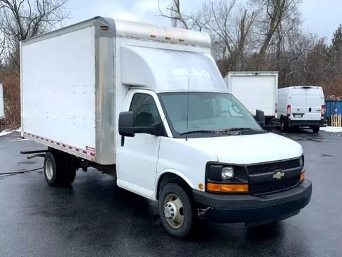Used 2016 Chevrolet Express 3500 image 4
