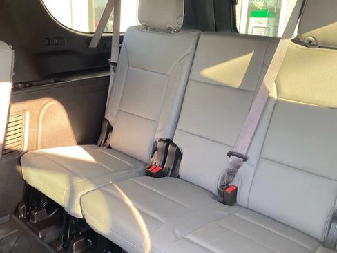 Used 2022 Chevrolet Suburban LT w/ LT Signature Plus Package AWD/4WD image 27