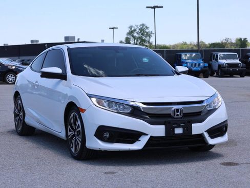 Used 2017 Honda Civic EX-T image 4
