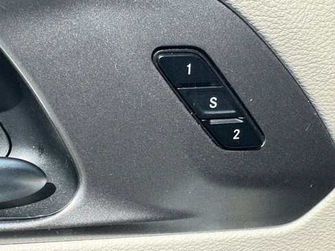 Used 2024 Chrysler Pacifica Touring-L image 17