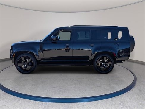 Used 2024 Land Rover Defender 130 X-Dynamic SE image 2