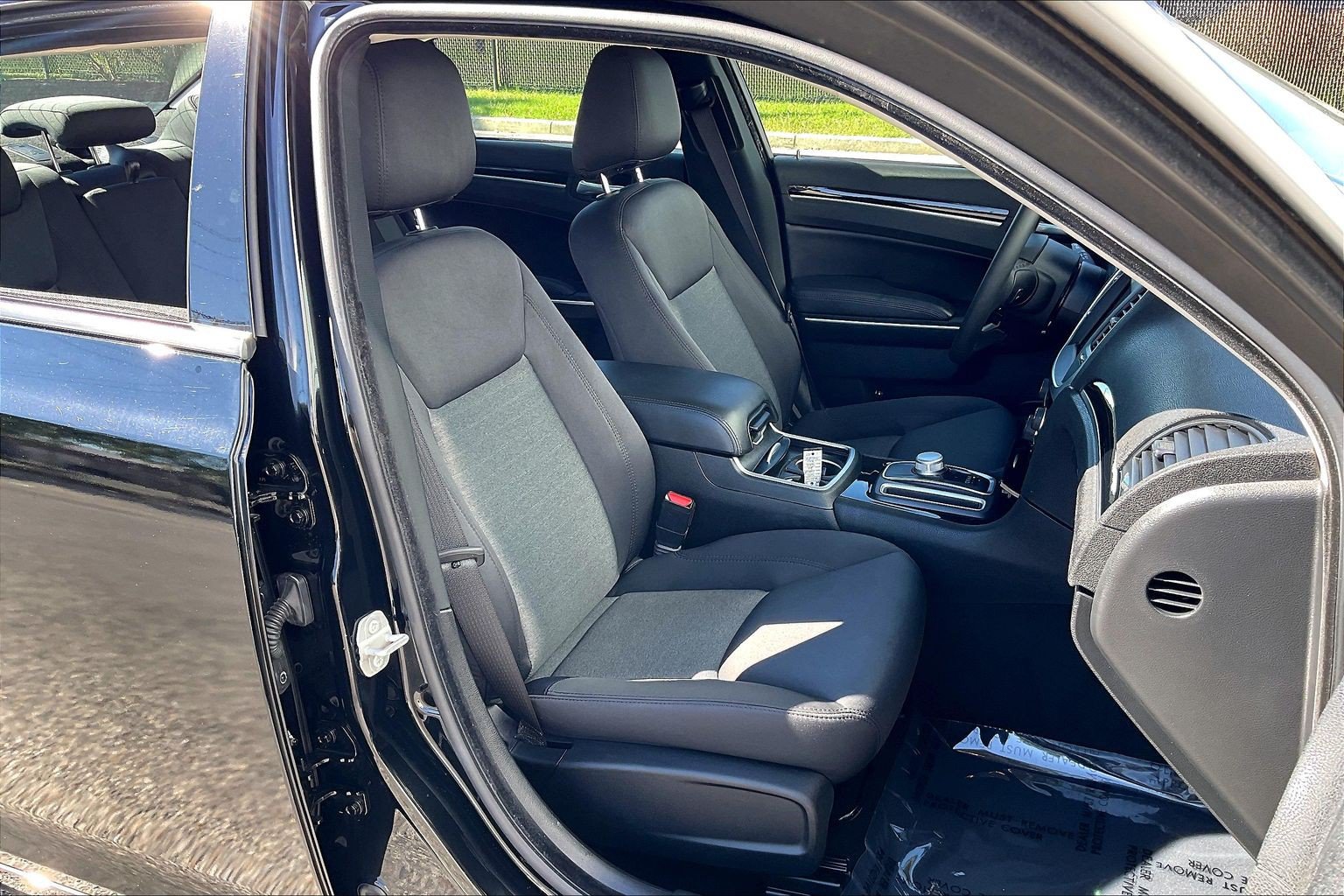 Used 2023 Chrysler 300 Touring w/ Sport Appearance Package RWD image 9